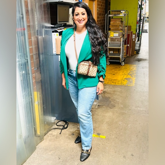 Meet your Posher, Posh - Picture 2 of 2